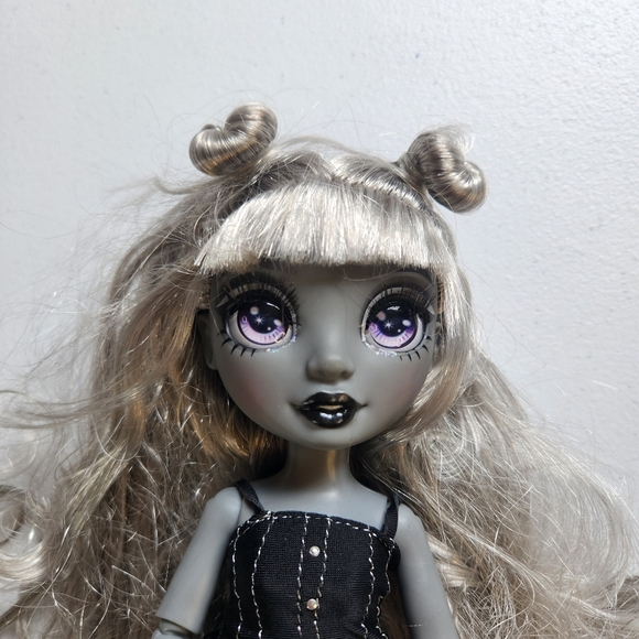 Rainbow HighShadow High Doll - Luna Madison - Picture 5 of 5